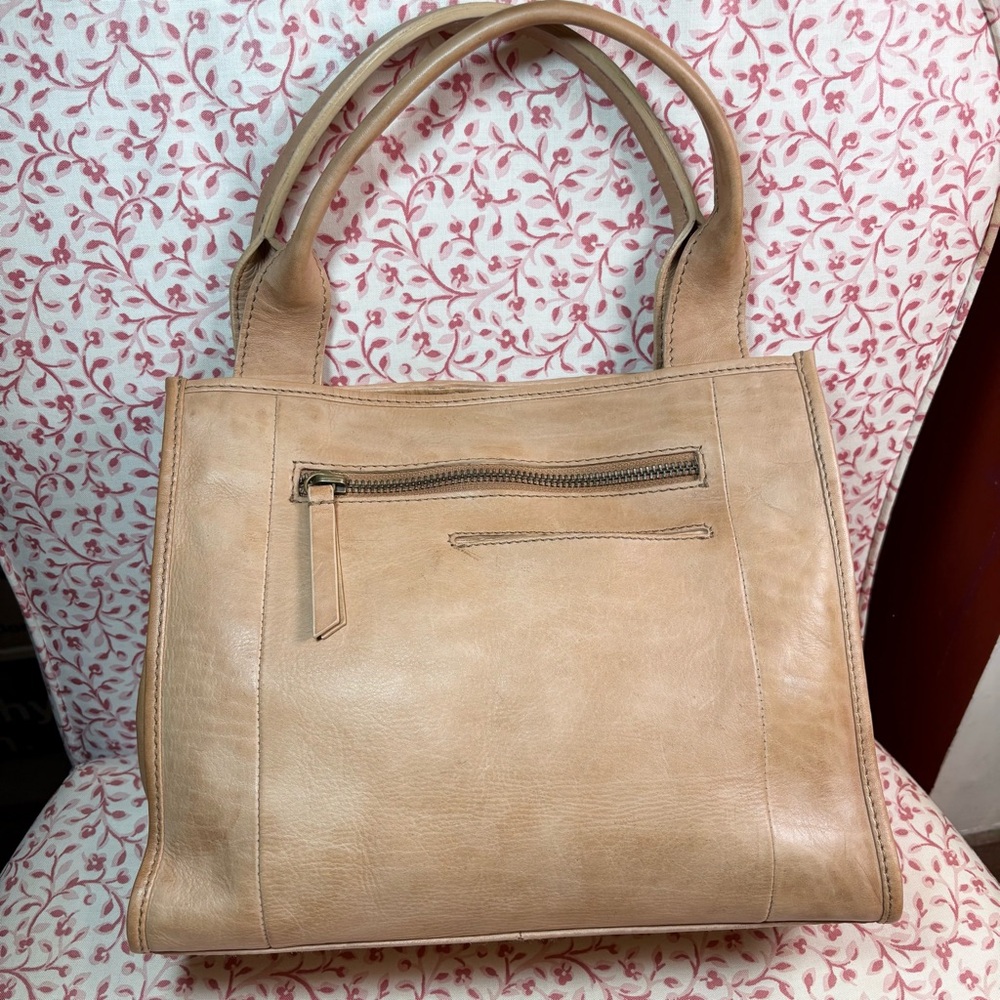 Elegant Tan Woven Leather Tote Bag - Picture 2 of 5